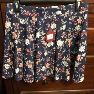 Kohl’s Navy Floral Skirt- NEVER WORN!